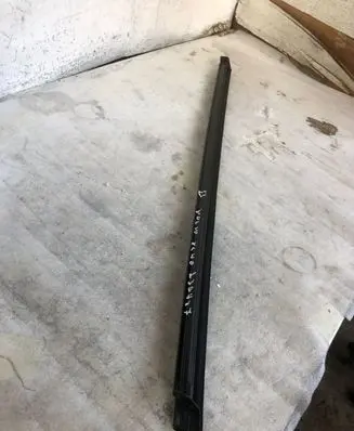 Volvo XC40 Rubber seal front door window/glass 