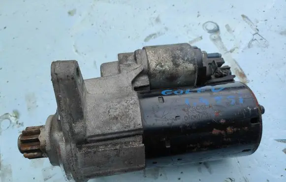 Volkswagen Jetta VI Starter motor 02Z911023J