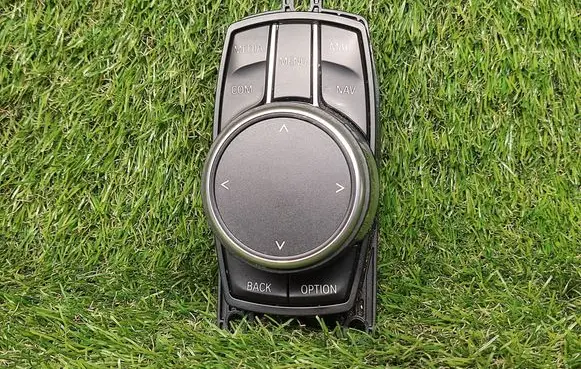 Head unit multimedia control