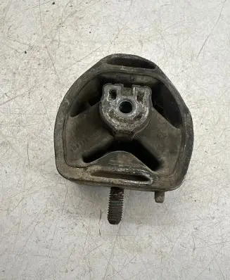 Volkswagen PASSAT B5.5 Engine mount bracket 8D0399151H