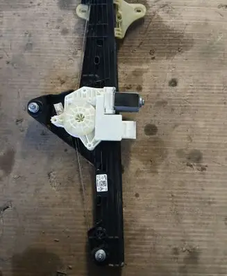 Renault Clio V Front door electric window regulator 807201776R