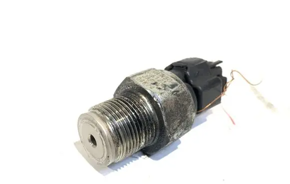 Toyota Corolla E120 E130 Fuel pressure sensor 