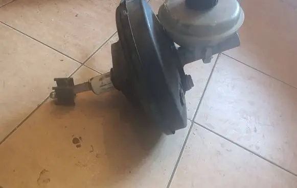 Audi A6 S6 C4 4A Brake booster 8D0612105F