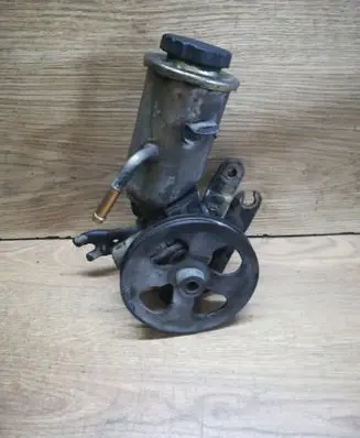 Toyota Yaris Power steering pump