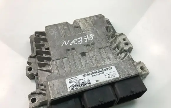Ford C-MAX I Engine control unit/module AV6112A650AFA