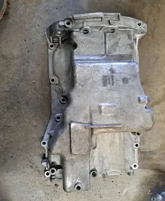 Volkswagen Touran I Oil sump 7g9g6675