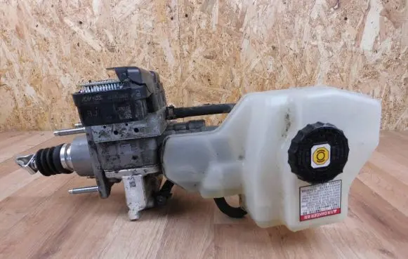 Toyota Camry VIII XV70 Brake booster 4721033620