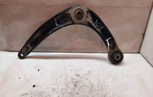 Peugeot 308 Front lower control arm/wishbone 833548