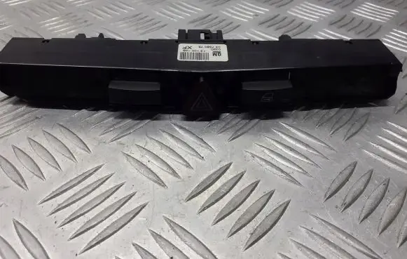 Opel Astra H Hazard light switch 13100105