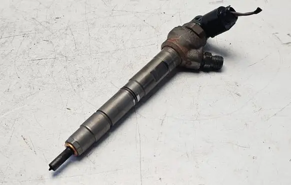 Volkswagen PASSAT B7 Fuel injector 03L130277J