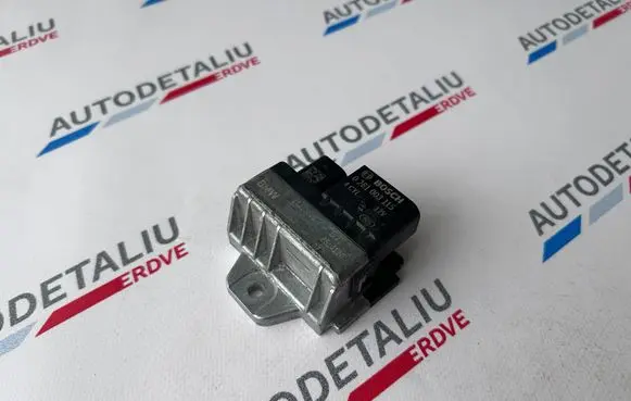 BMW 4 F32 F33 Glow plug pre-heat relay 8514120 0281003115