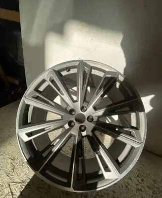 Audi Q8 R23 light alloy rim 