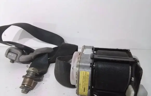 Mitsubishi Pajero Front seatbelt 0429082