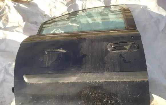 Chrysler Voyager Front door juodos