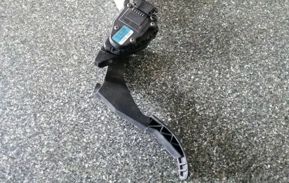 Volkswagen Golf IV Accelerator throttle pedal 1J1723503H