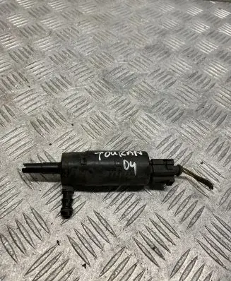 Volkswagen Touran I Headlight washer pump 3B7955681