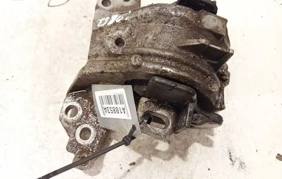 Peugeot 407 Engine mount bracket