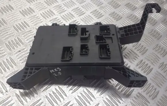 Ford Mondeo Mk III Fuse box cover 1S7T-14A073-AE