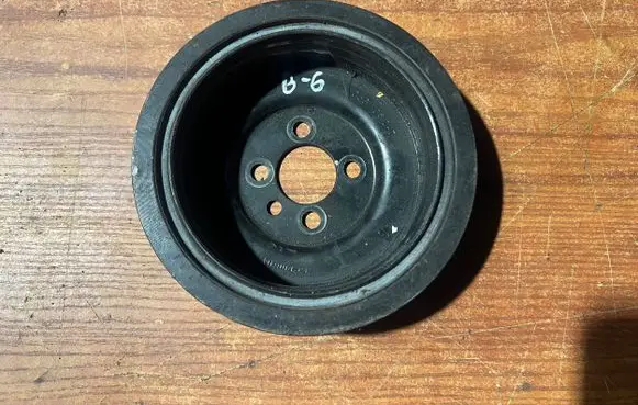Volkswagen PASSAT B6 Crankshaft pulley 03G105243