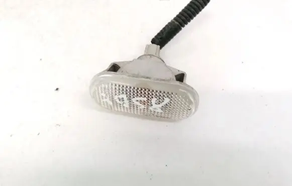 Nissan Qashqai Front fender indicator light