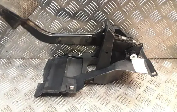 Mercedes-Benz C W203 Brake pedal 2032901001 A2032901001