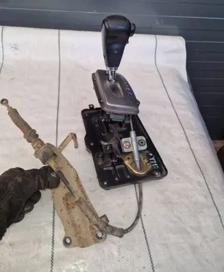KIA Sorento Gear shifter/selector Y714c