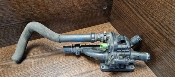 Citroen Berlingo Thermostat housing 9684588980