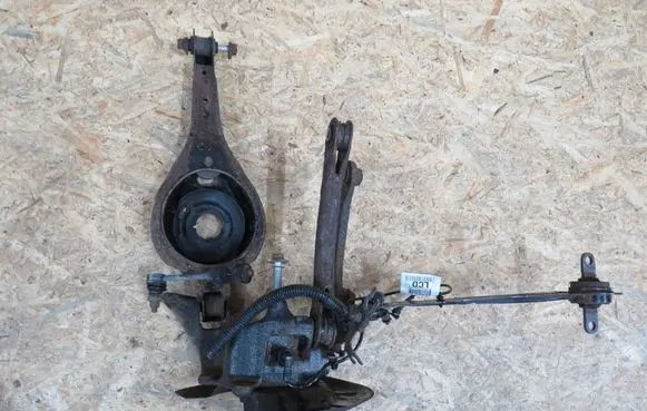 Ford Kuga II Rear wheel hub spindle/knuckle 