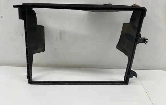 Renault Captur II Radiator trim 215599395R 116774A0