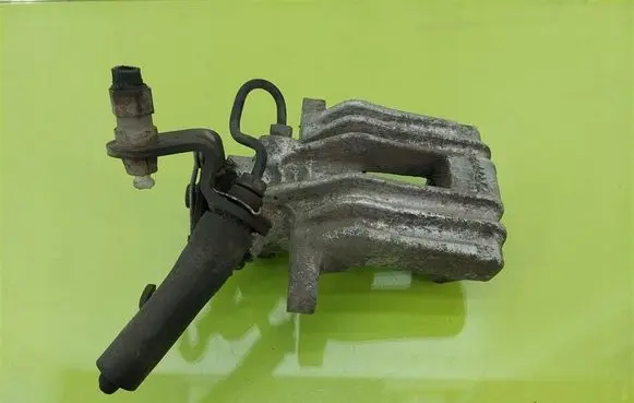 Volkswagen Golf V Rear brake caliper 