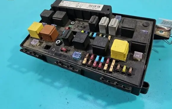 Opel Zafira B Fuse box set 13206748 IMPRK1587000