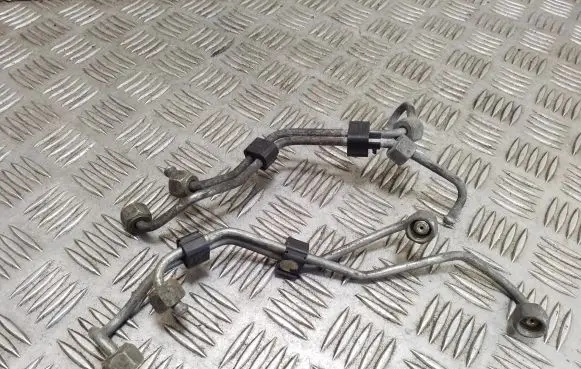 Fuel injector supply line/pipe