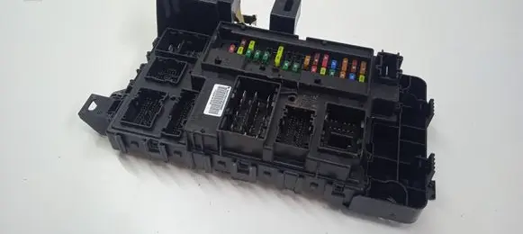 Ford Mustang VI Fuse module HR3T15604