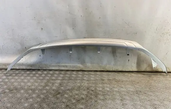 Front bumper lip