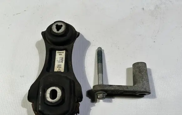 Ford Explorer V Front differential bracket AA536P082AD