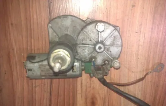 Opel Corsa B Rear window wiper motor 90386268