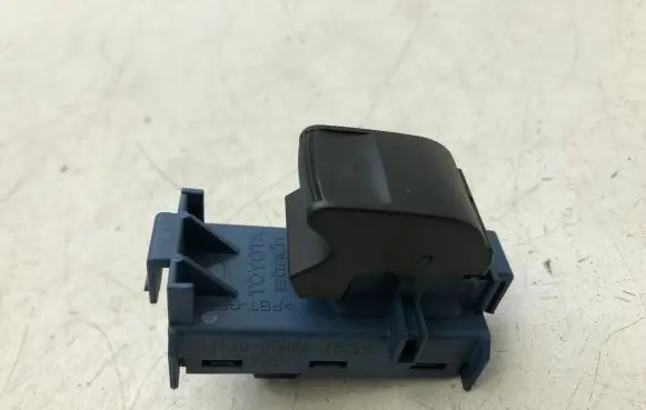 Toyota Avensis T270 Electric window control switch 8481005080