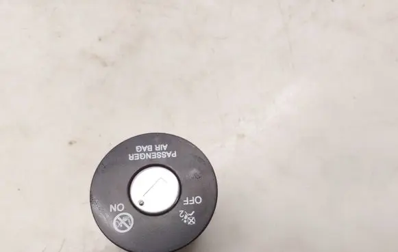 Hyundai Kona I Passenger airbag on/off switch