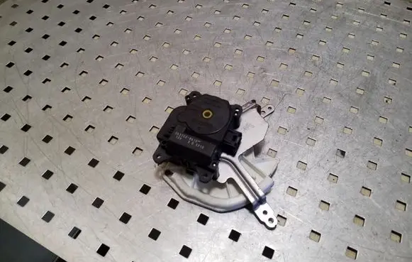Subaru Outback Air flap motor/actuator 0637008610
