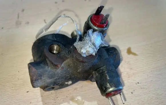 BMW 8 E31 Brake power pressure regulator 0151G9
