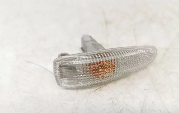 Mitsubishi Outlander Front fender indicator light