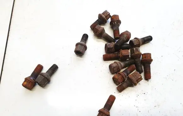Volkswagen PASSAT B3 Nuts/bolts 