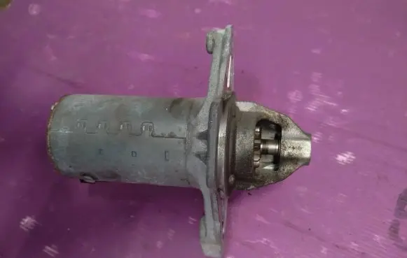 Toyota Yaris Starter motor 281000Y090