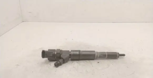 BMW 5 E39 Fuel injector 7785985 0445110048