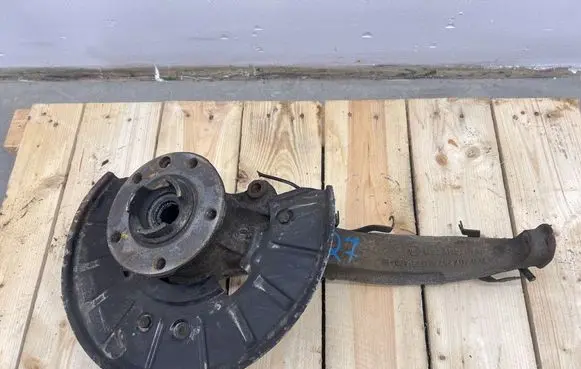 Audi Q7 4L Front wheel hub spindle knuckle 7L0407257A