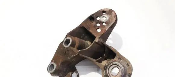 Volkswagen PASSAT B5.5 Engine mounting bracket 8e0199351