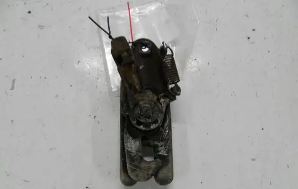 Volkswagen PASSAT Engine bonnet/hood lock/catch 