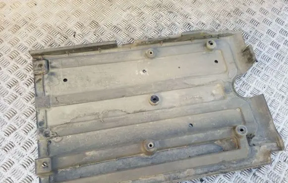 Center/middle under tray cover