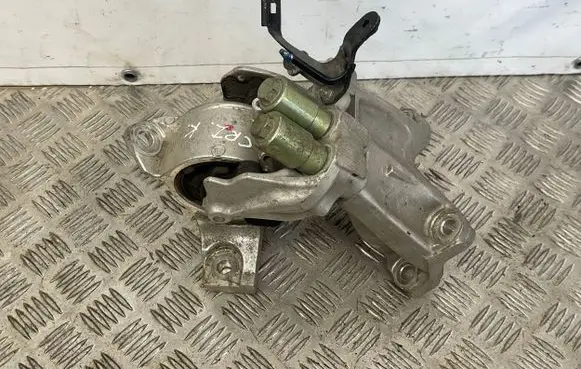 Honda CR-Z Engine mount bracket 55SZT