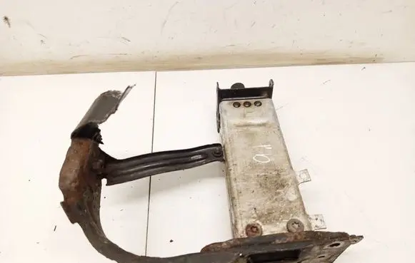 Mercedes-Benz E W211 Front bumper mounting bracket 